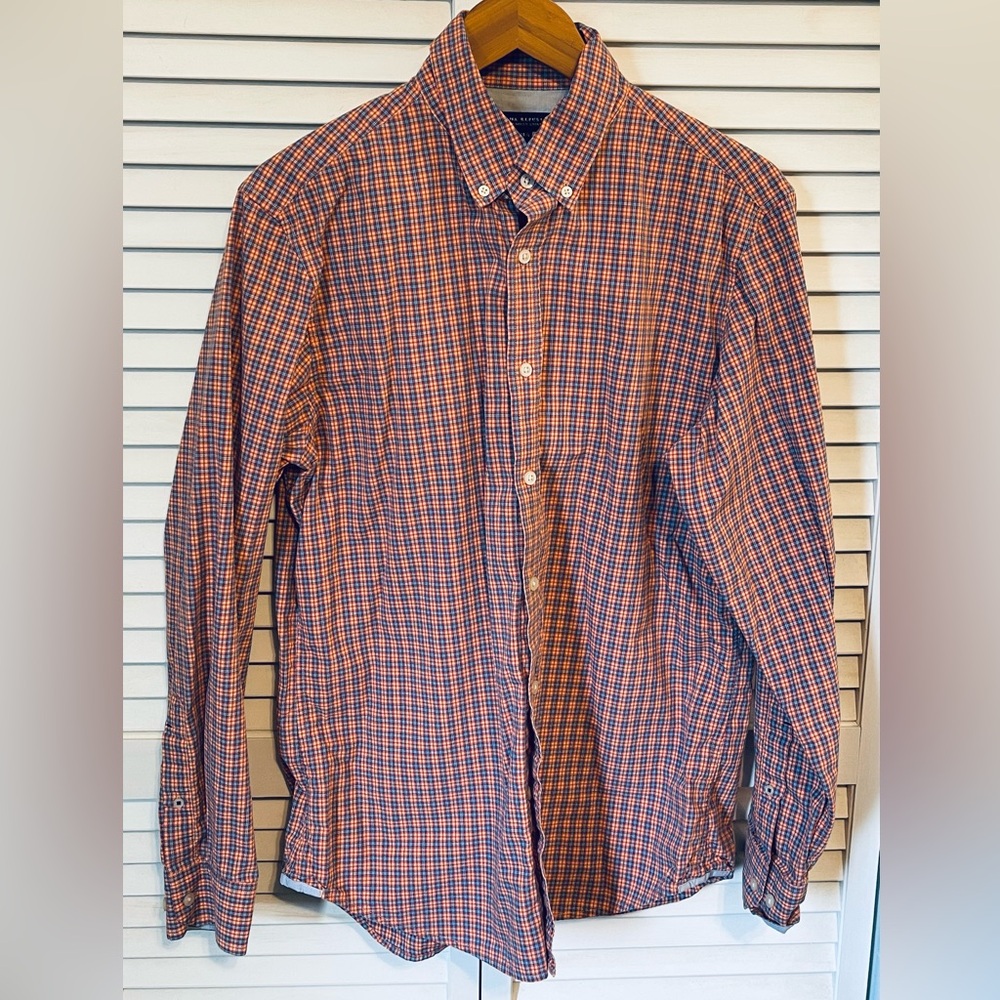 Banana Republic  men dress shirt size M Neck 15